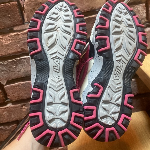 NWT woman’s Fila Reminder sneakers in pink/gray/beige - Picture 7 of 9